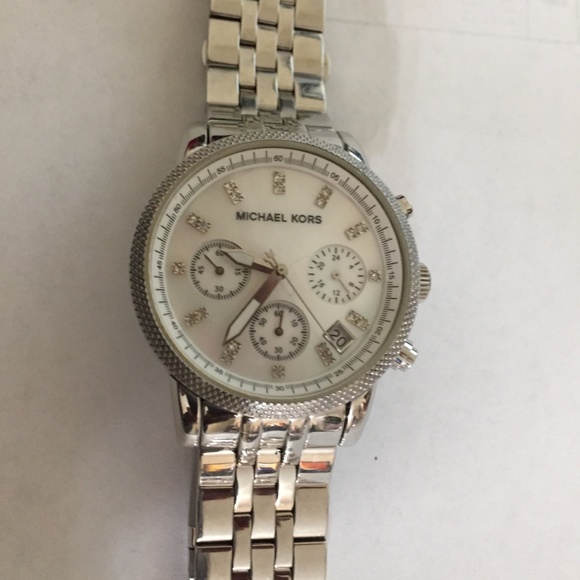 Michael Kors Women\'s Mother of Pearl Dial Watch